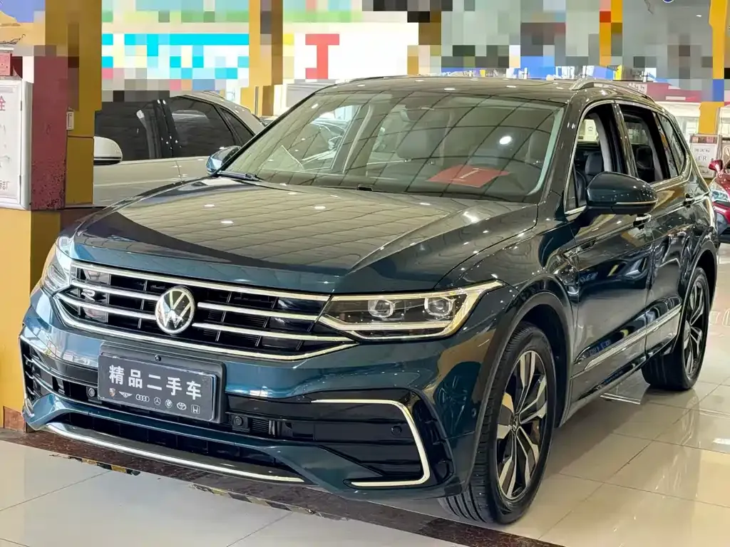 Volkswagen Tiguan L — фото 1