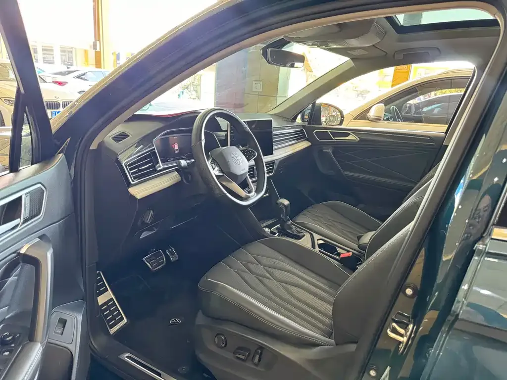 Volkswagen Tiguan L — фото 6