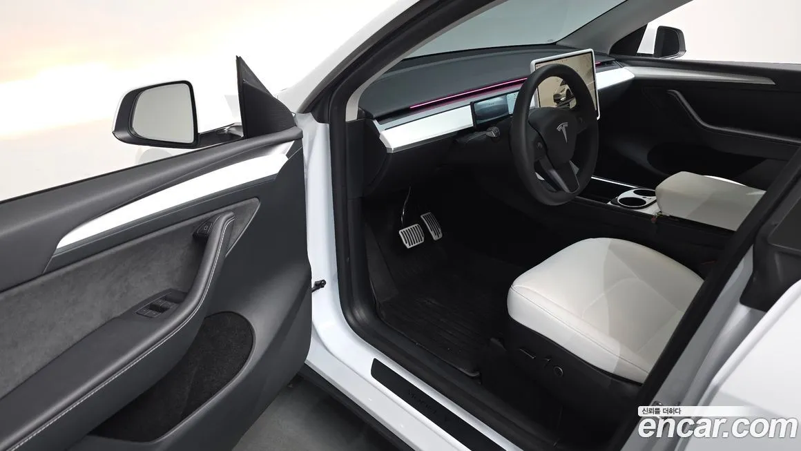 Tesla Model Y — фото 10