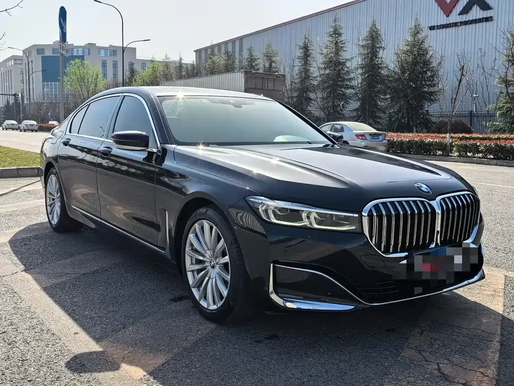 BMW 7 Series — фото 10