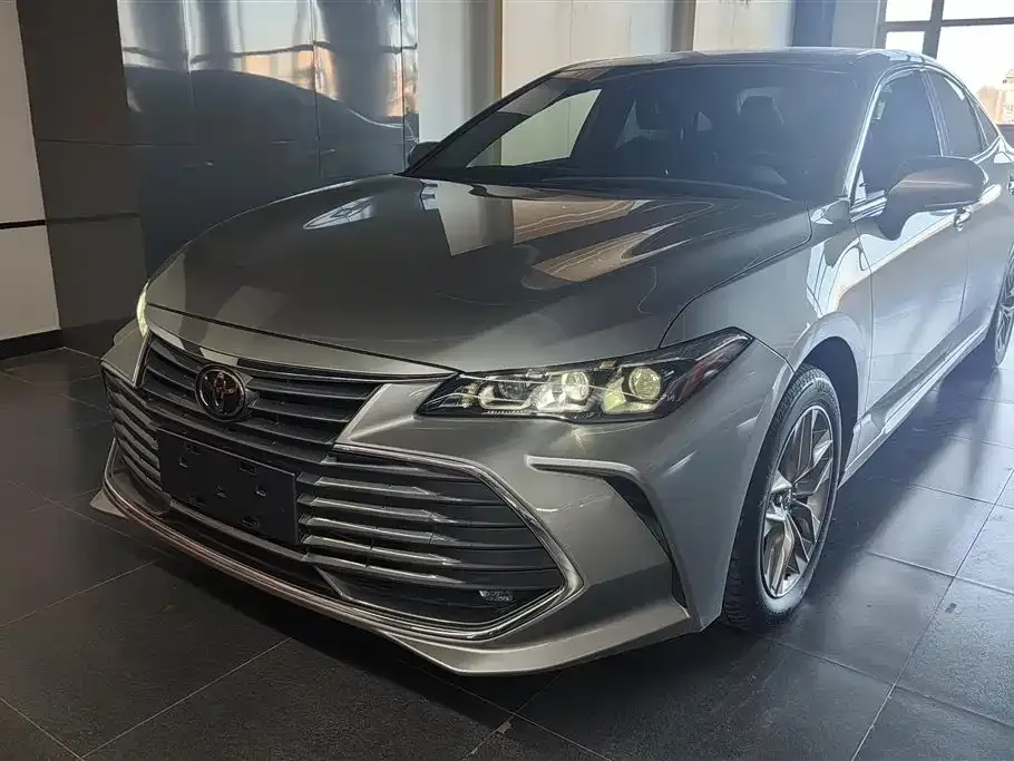 Toyota Avalon — фото 1