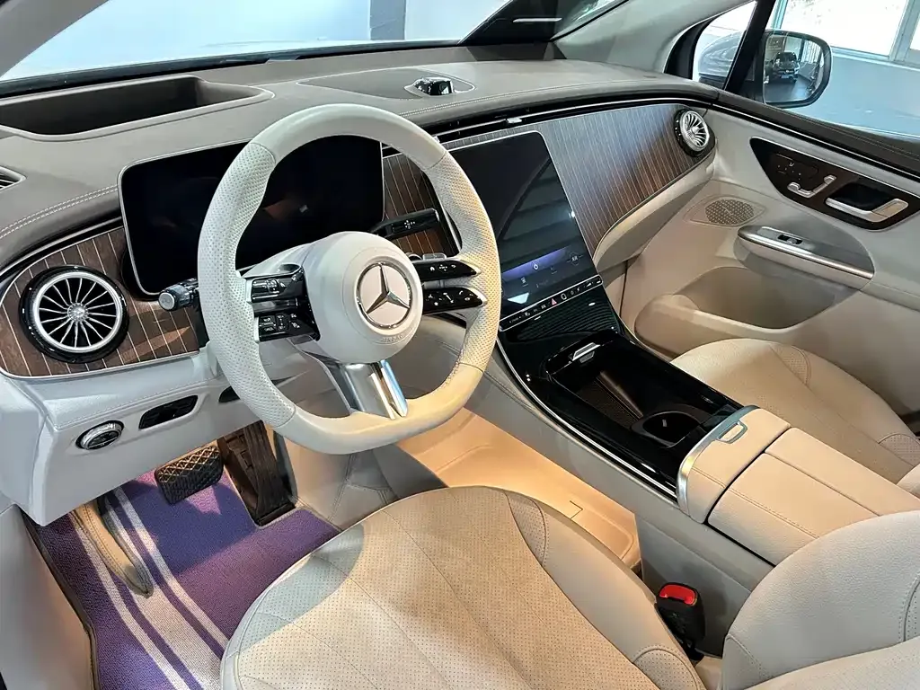 Mercedes-Benz EQE SUV — фото 10