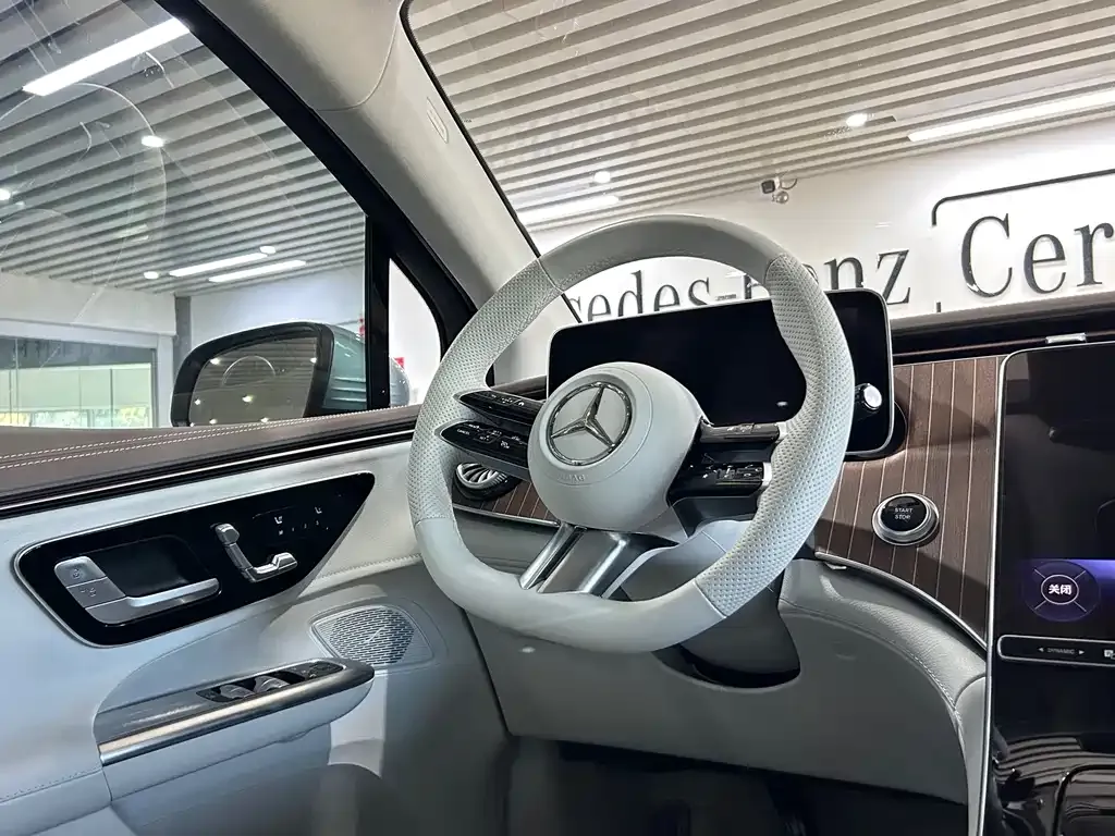 Mercedes-Benz EQE SUV — фото 5