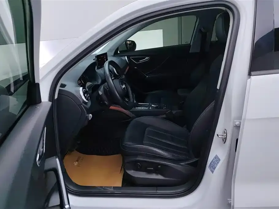 Audi Q2L 2023 из CN, фото 2