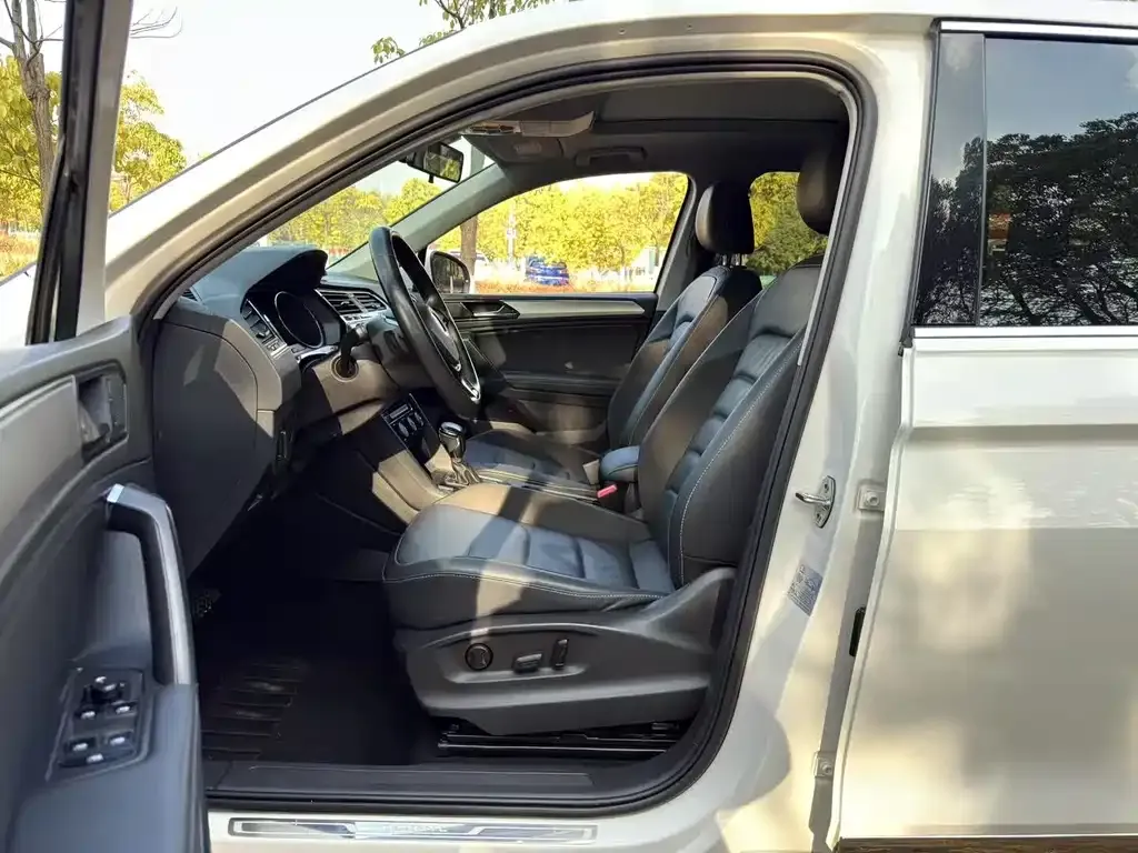 Volkswagen Tiguan L 2021 из CN, фото 2