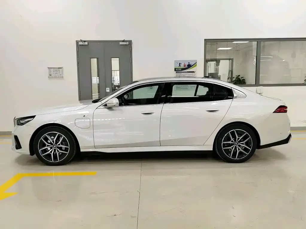 BMW i5 2025 из CN, фото 2