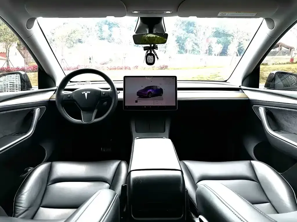 Tesla Model Y — фото 6