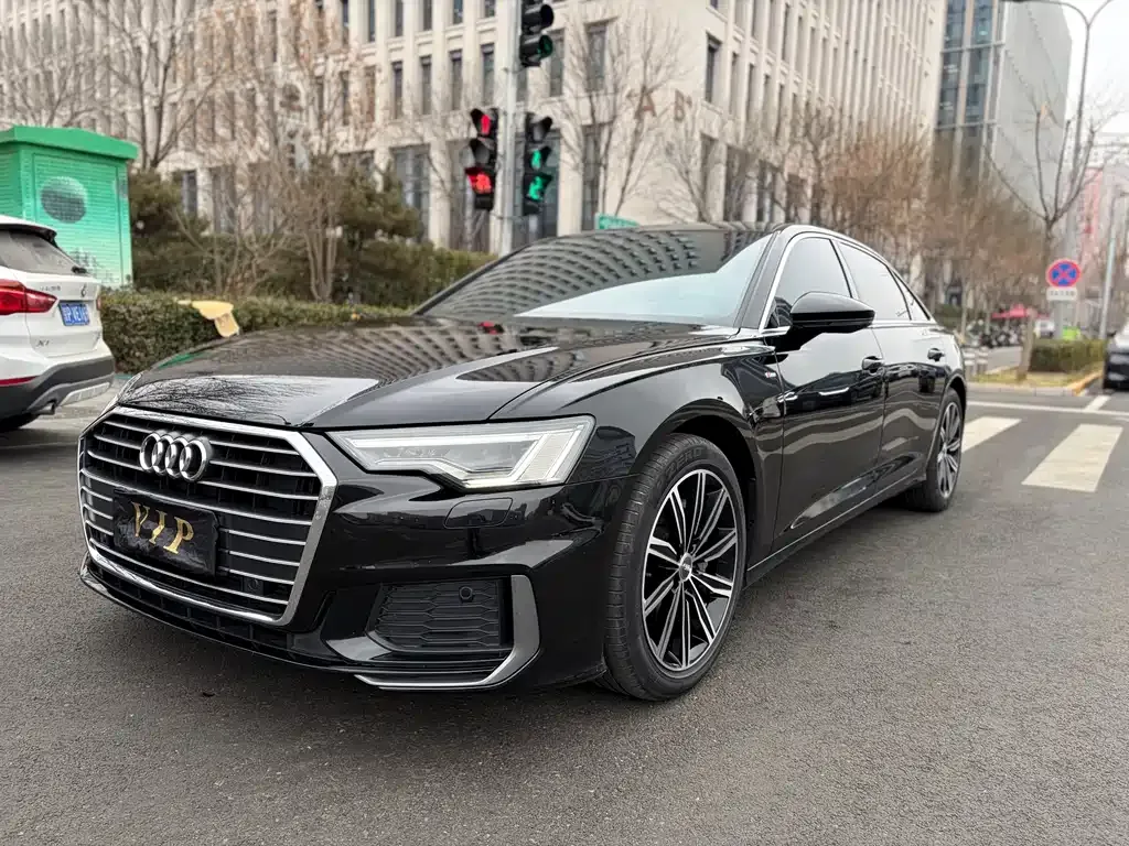 Audi A6L — фото 1