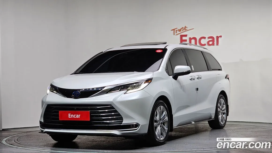 Toyota Sienna — фото 1