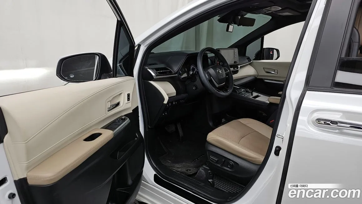 Toyota Sienna — фото 2