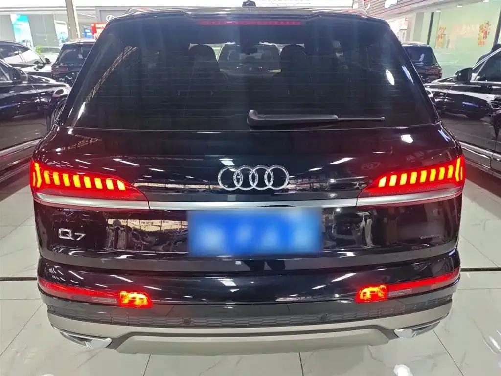 Audi Q7 — фото 7