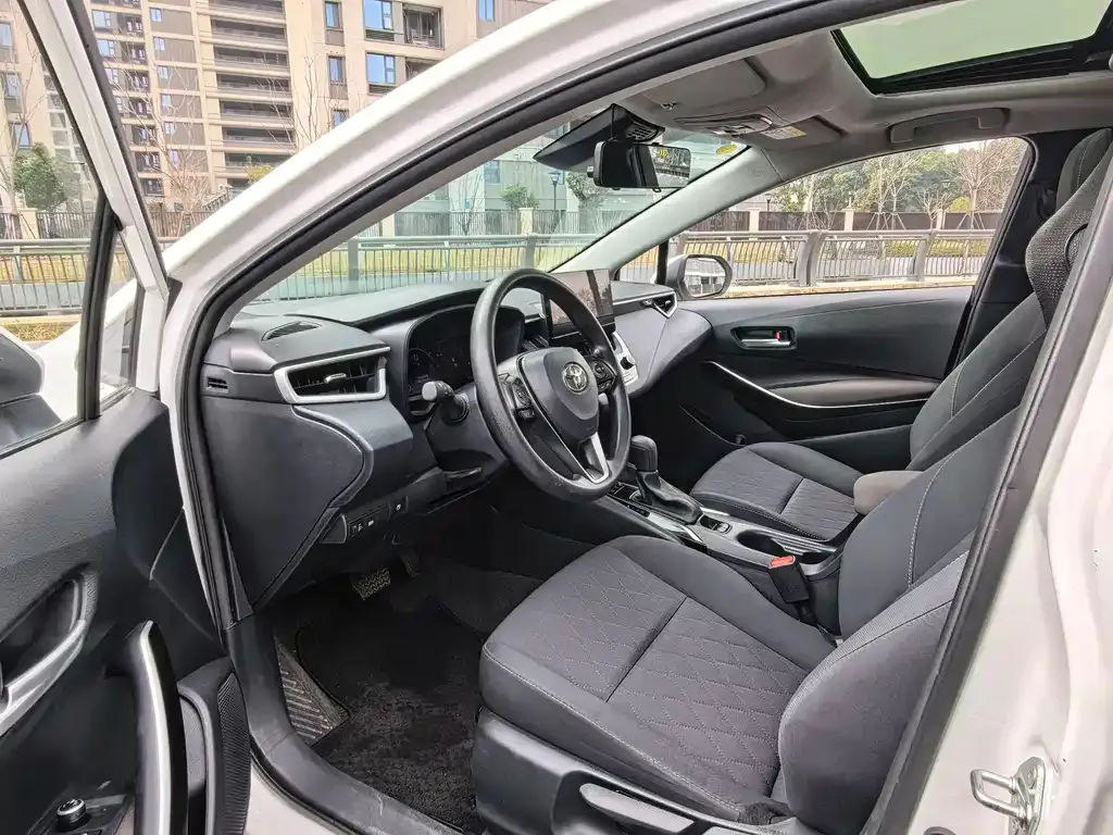 Toyota Corolla 2023 из CN, фото 5