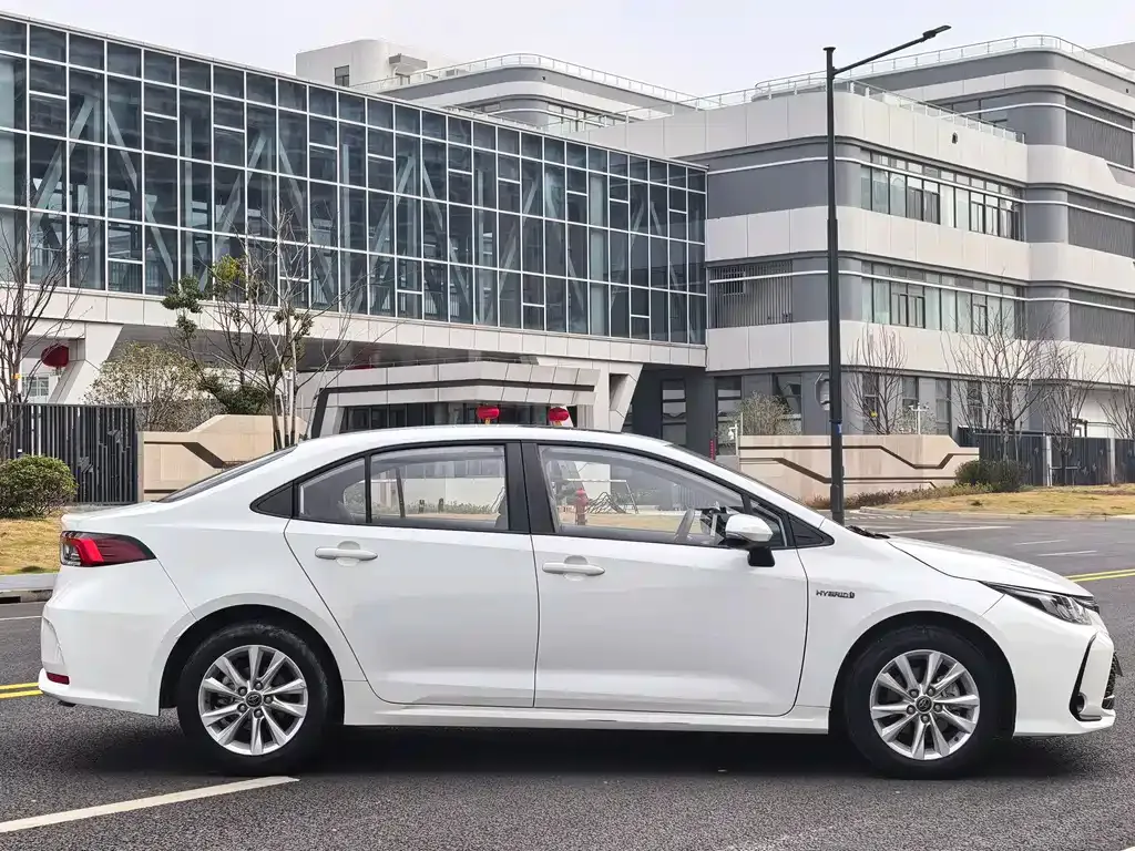 Toyota Corolla 2023 из CN, фото 2