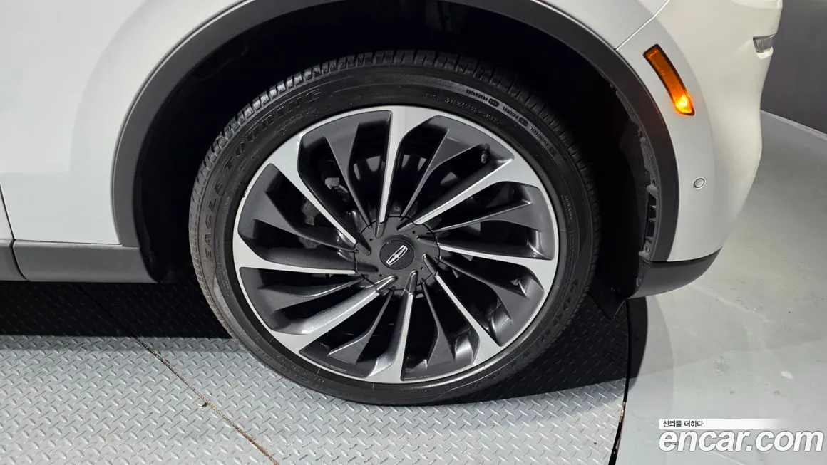 Lincoln Aviator — фото 10