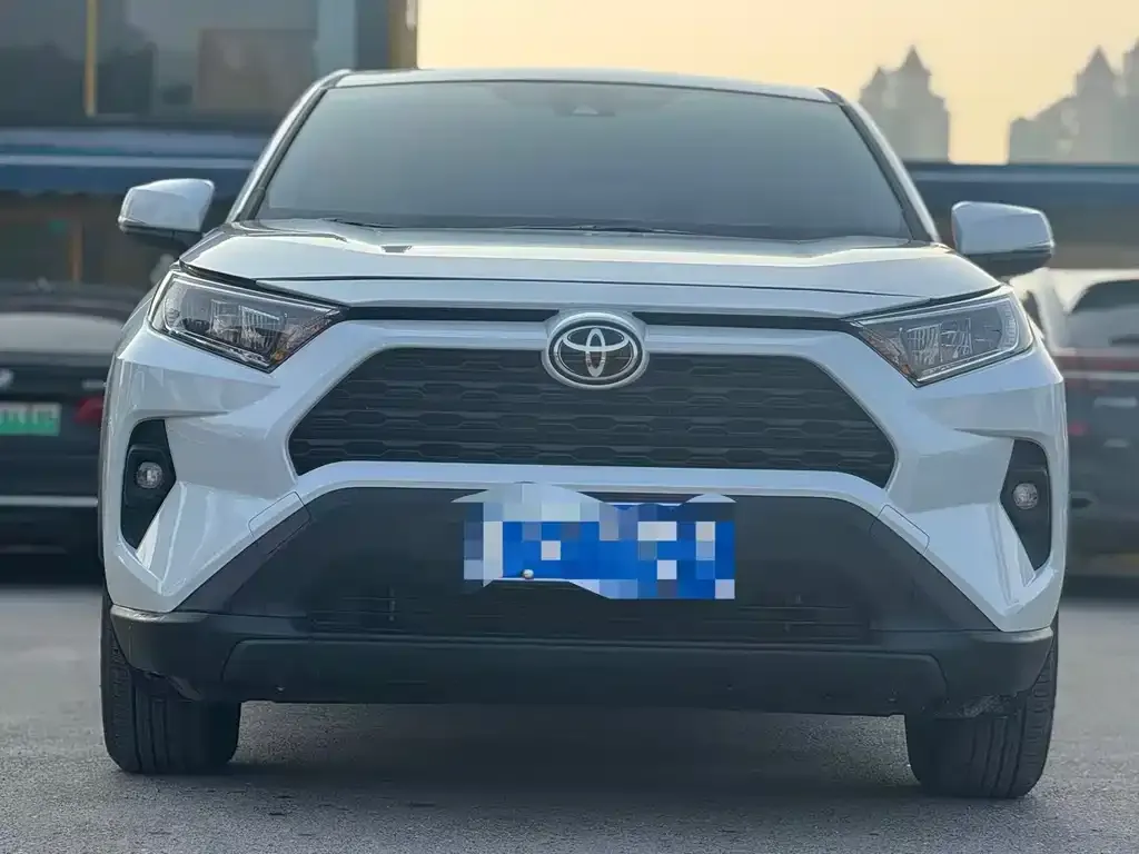 Toyota RAV4 — фото 4