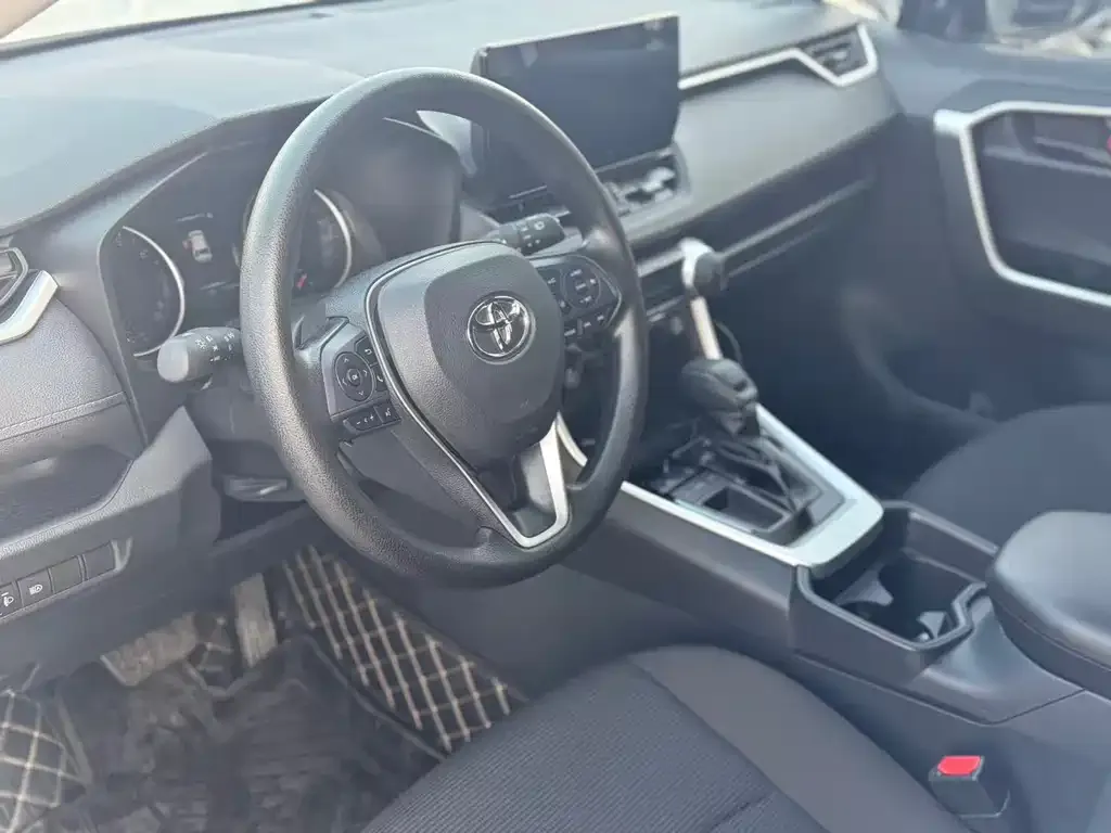 Toyota RAV4 — фото 2