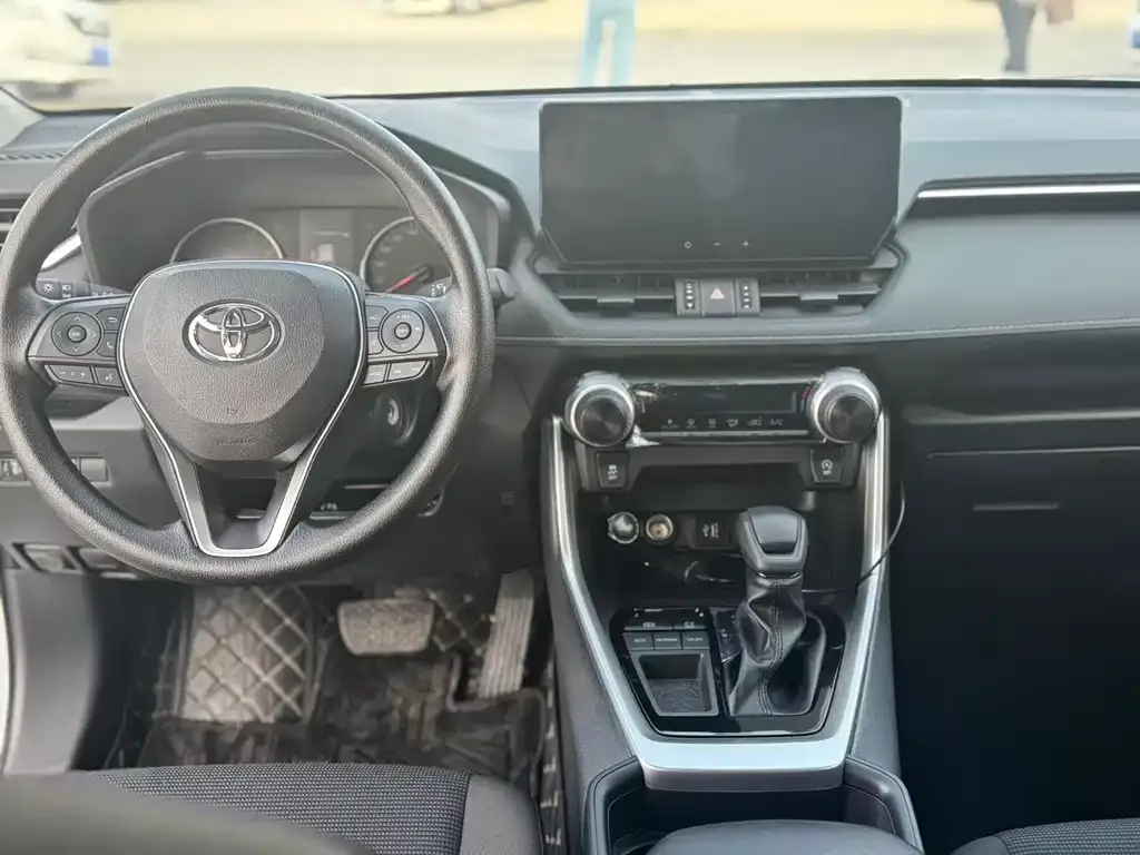 Toyota RAV4 — фото 8