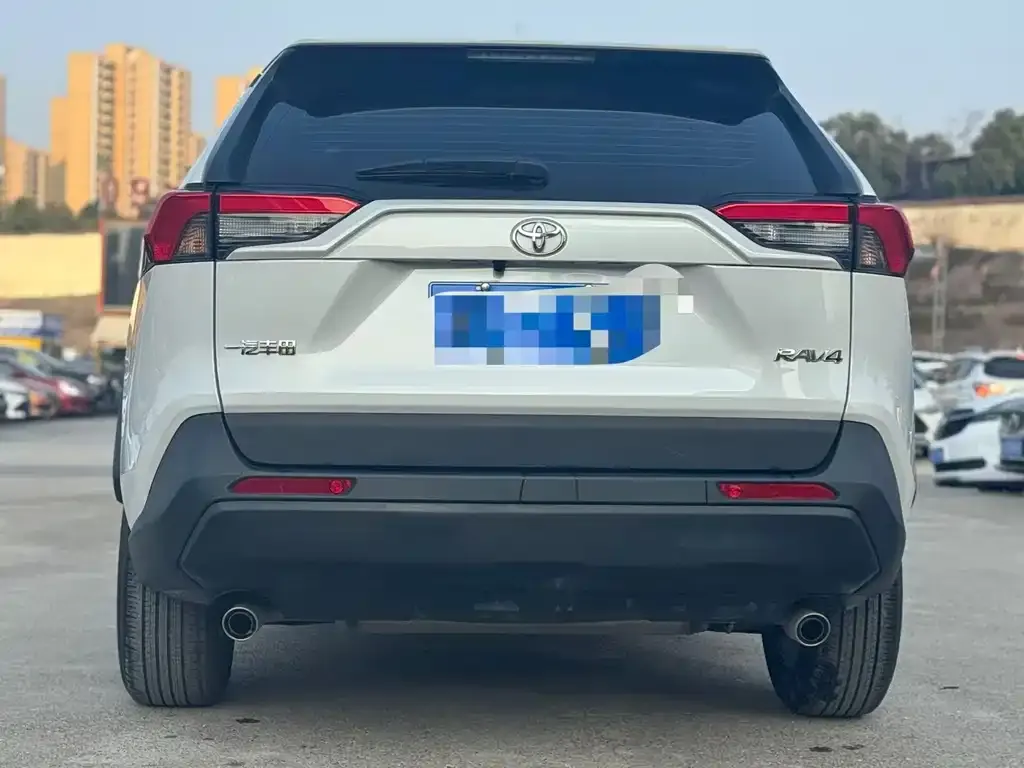Toyota RAV4 — фото 3