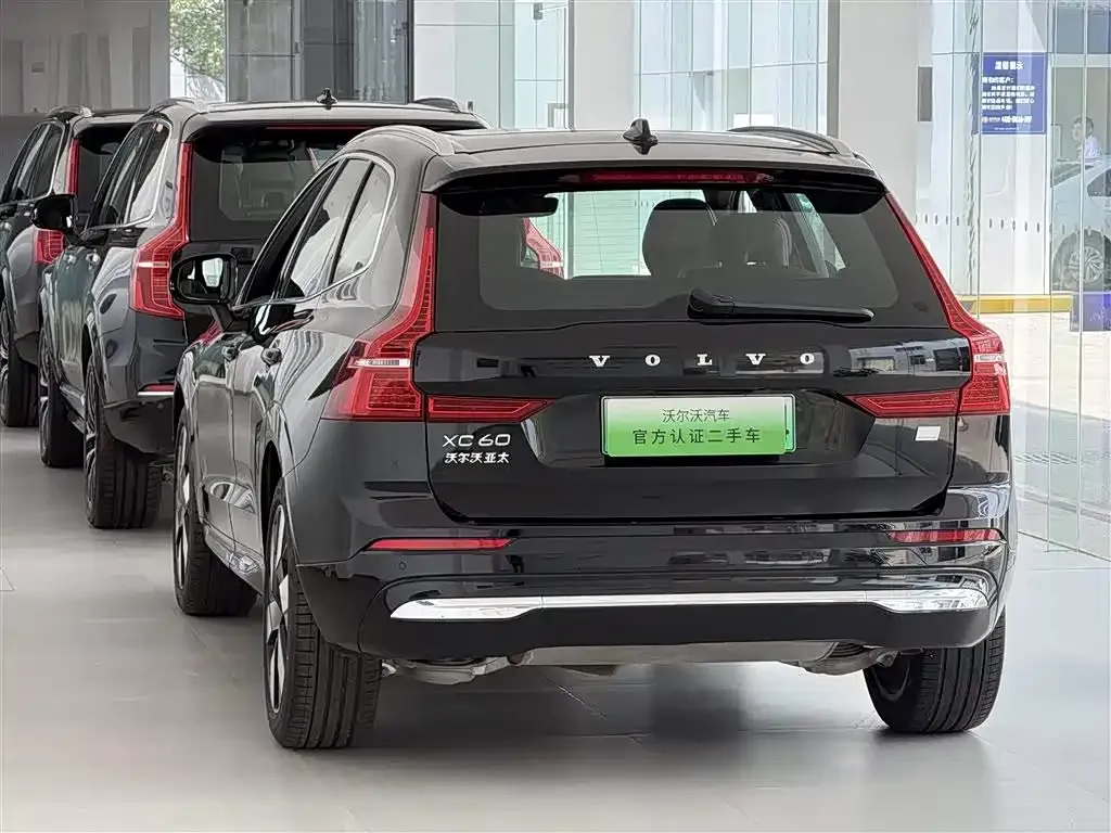 Volvo XC60 PHEV — фото 4