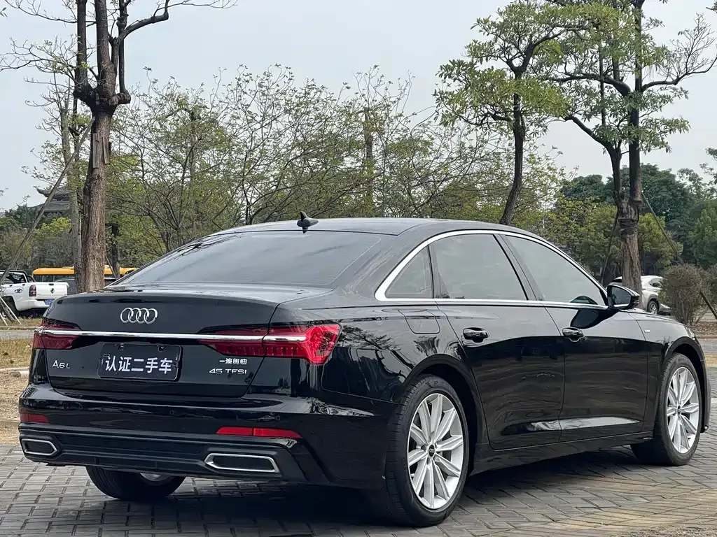Audi A6L — фото 8