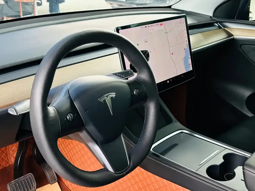 Tesla Model Y — фото 5