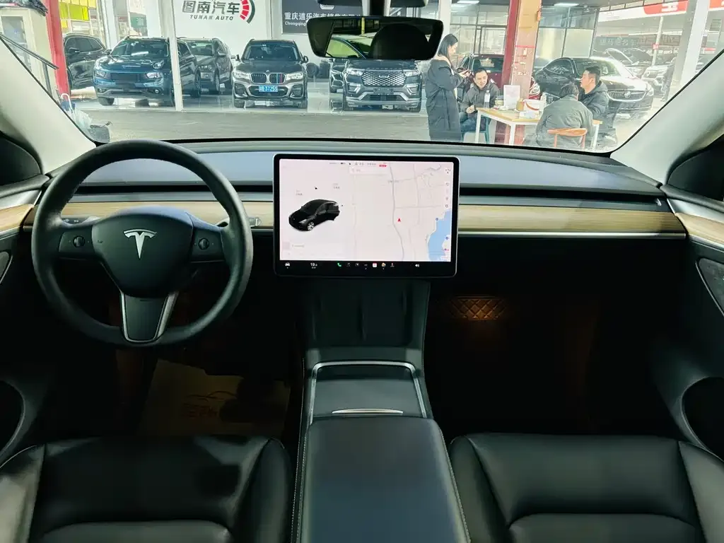 Tesla Model Y — фото 8
