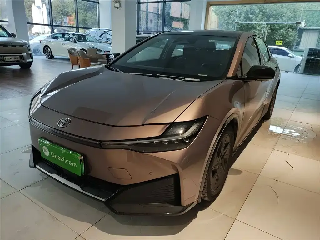 Toyota bZ3 2023 из CN, фото 1