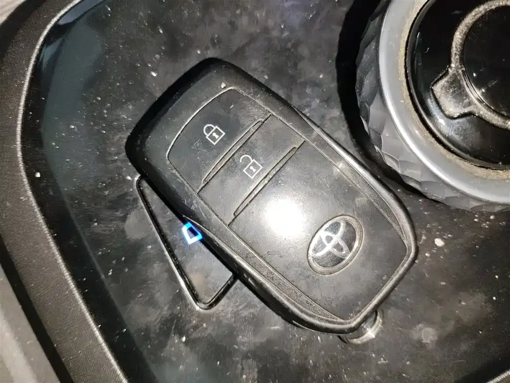 Toyota bZ3 2023 из CN, фото 4