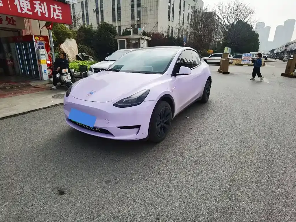 Tesla Model Y — фото 1