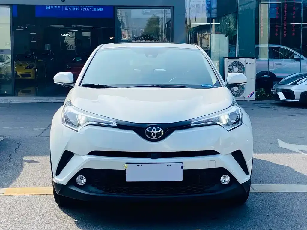 Toyota C-HR — фото 1