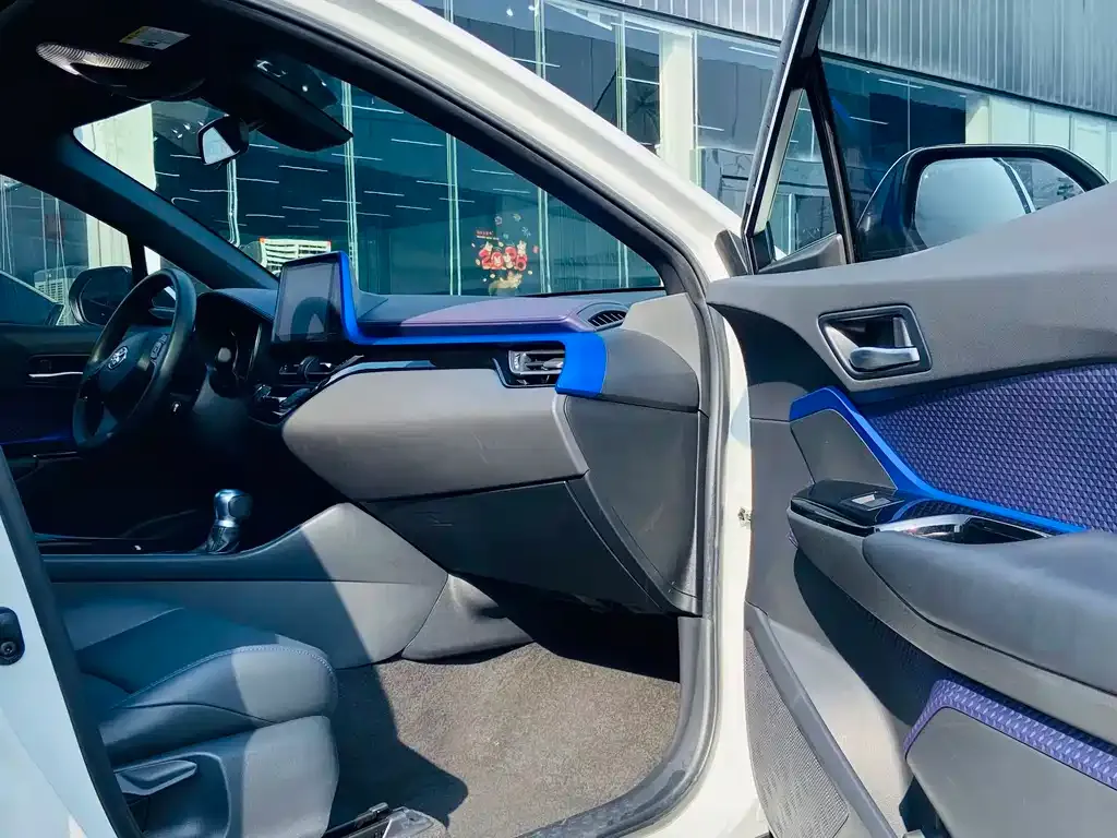 Toyota C-HR — фото 2