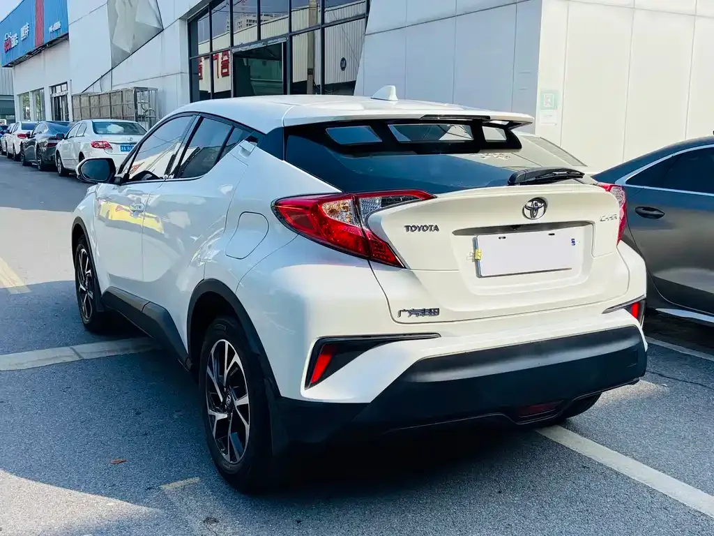 Toyota C-HR — фото 8