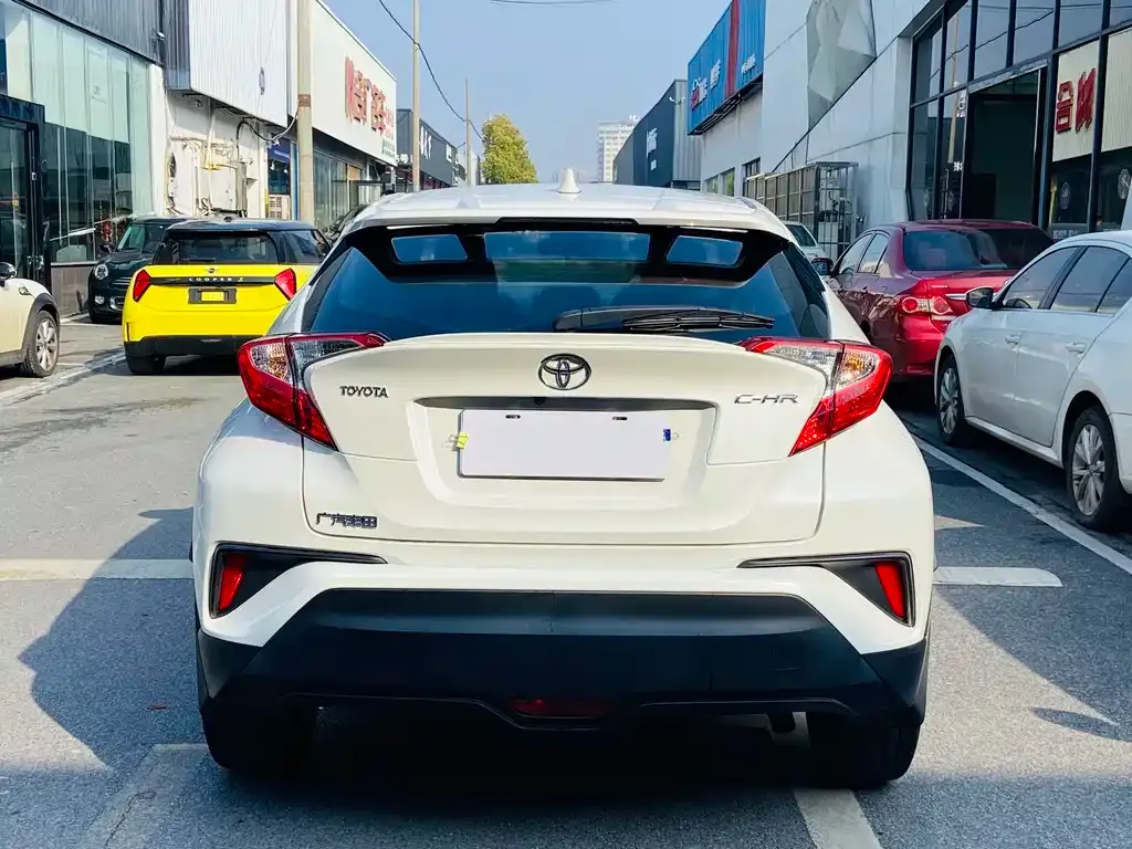 Toyota C-HR — фото 10