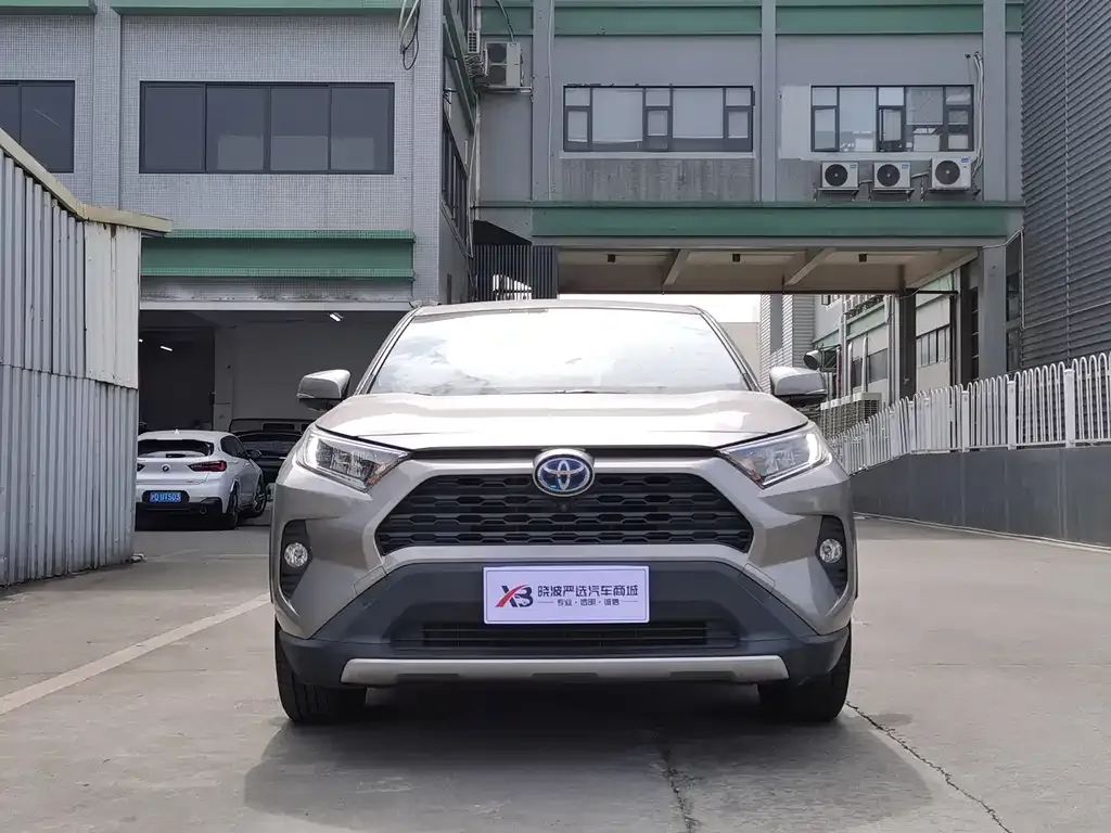 Toyota RAV4 — фото 8