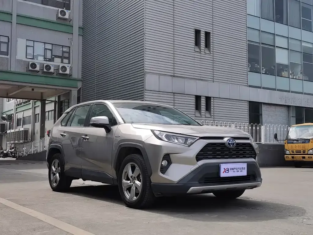 Toyota RAV4 — фото 6