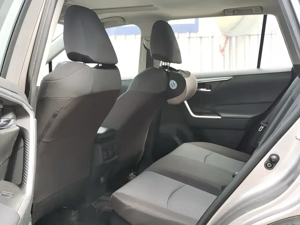 Toyota RAV4 — фото 3