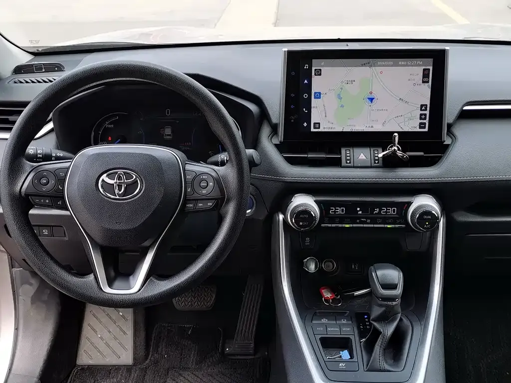Toyota RAV4 — фото 5