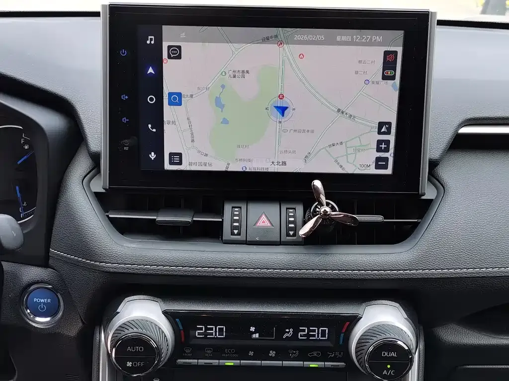 Toyota RAV4 — фото 10