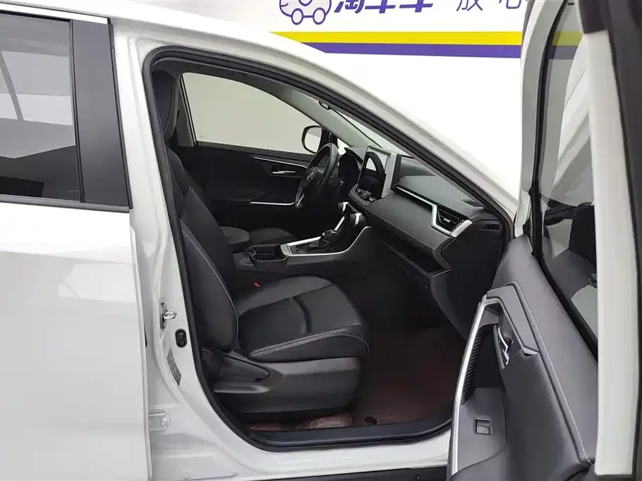 Toyota RAV4 2021 из CN, фото 8