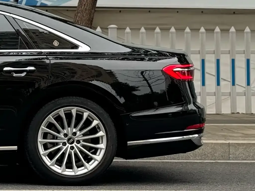 Audi A8 — фото 10