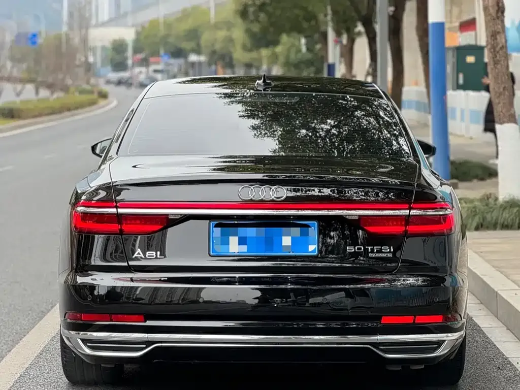 Audi A8 — фото 7