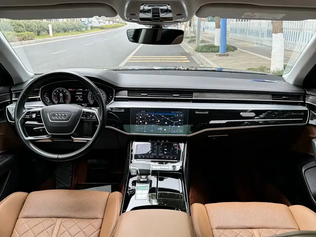 Audi A8 — фото 8