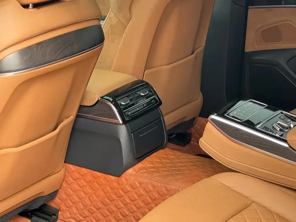 Audi A8 — фото 6