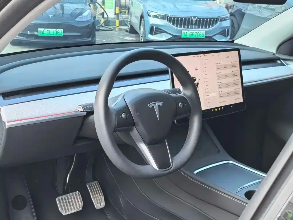 Tesla Model Y — фото 5