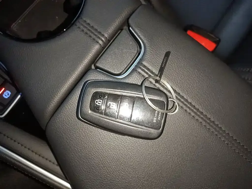 Toyota Avalon 2023 из CN, фото 4