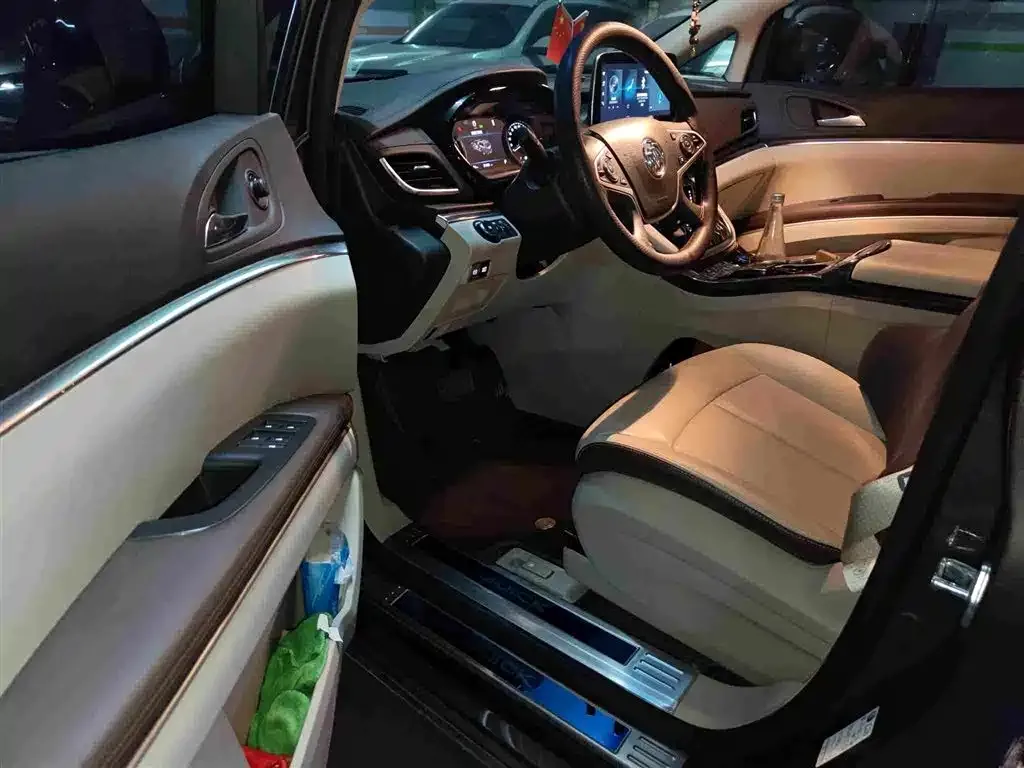 Buick GL8 2023 из CN, фото 3