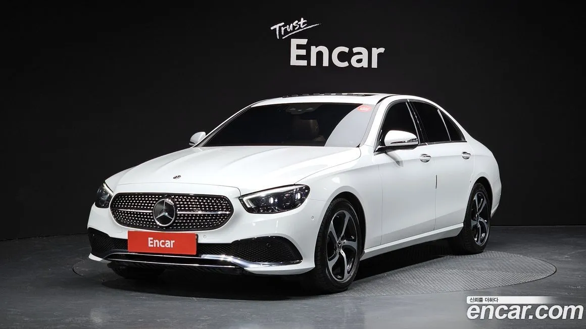 Mercedes-Benz E-Class — фото 1