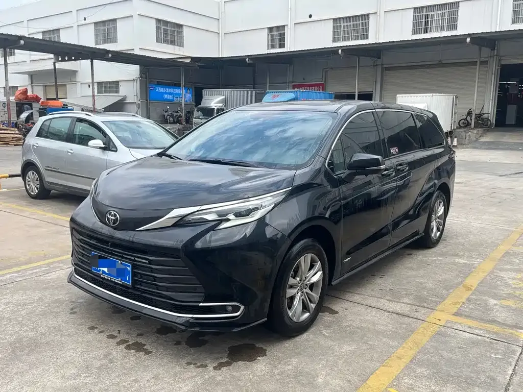 Toyota Sienna 2025 из CN, фото 1