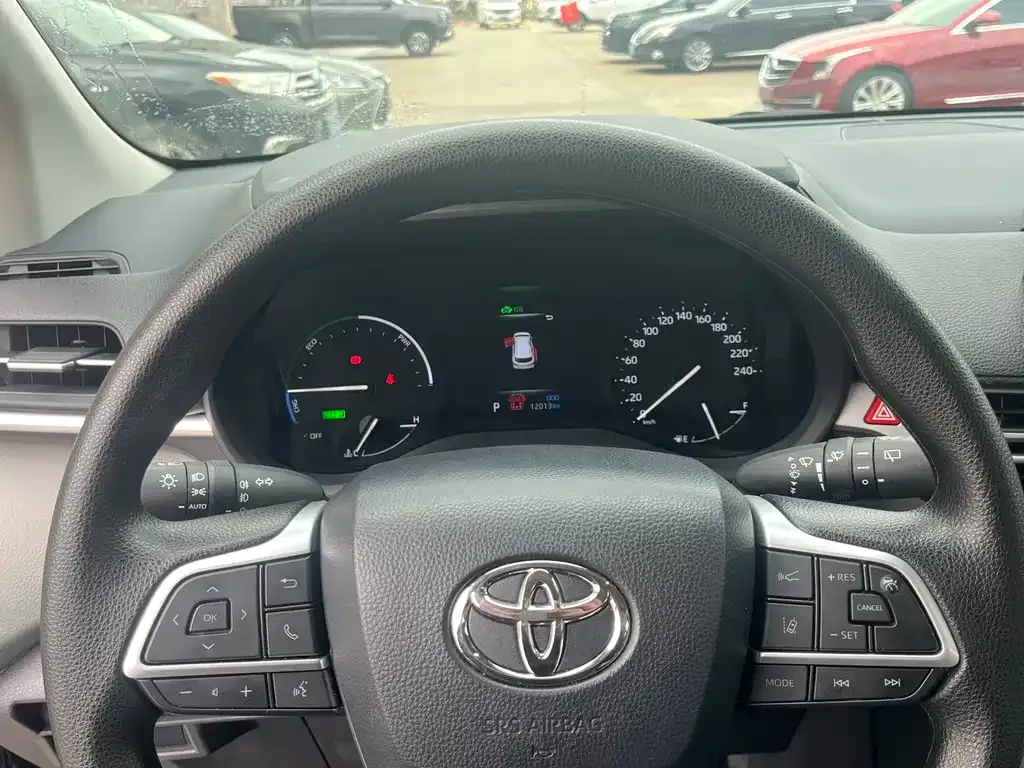 Toyota Sienna 2025 из CN, фото 3
