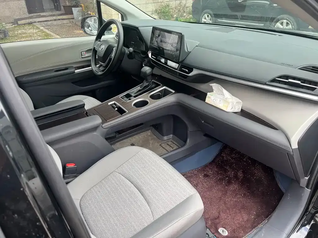 Toyota Sienna 2025 из CN, фото 7